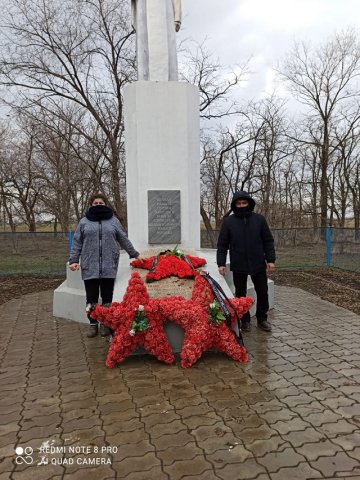 8 января 2021 года в п.Зимовники прошла церемония возложения венков к мемориальному комплексу